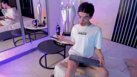 Snapshot of valentinaguerra1 chatting on 10-17-25, 07:33 valentinaguerra1 online show from 10-17-25, 07:33