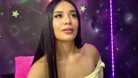 valentinarojass_ online show from 05-25-26, 06:36