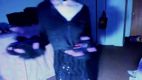 Tina Bates online show from 09-15-25, 12:32