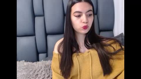 valentinasmith18 online show from 06-18-26, 07:51