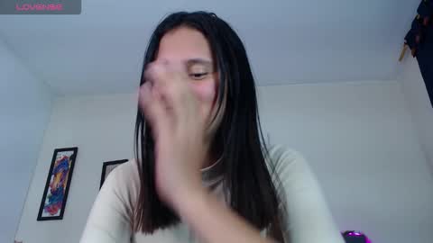 V A L E N T I N I online show from 03-12-26, 09:32