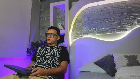 Snapshot of valentino_moretti chatting on 12-01-25, 01:05 valentino_moretti online show from 12-01-25, 01:05