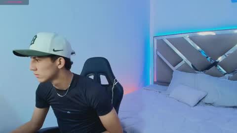 valentino_rey online show from 04-15-26, 12:01