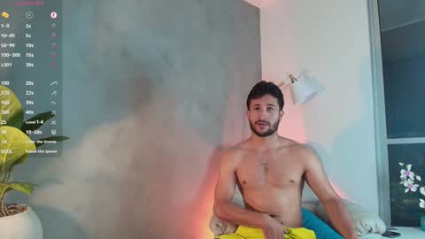 Snapshot of valentinoford chatting on 01-28-25, 12:36 Valentino online show from 01-28-25, 12:36
