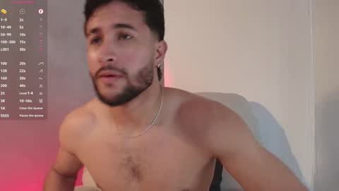 Snapshot of valentinoford chatting on 02-08-25, 09:36 Valentino online show from 02-08-25, 09:36