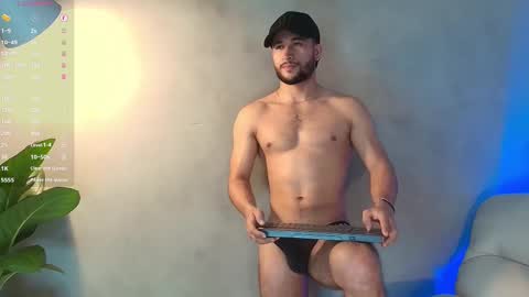 Snapshot of valentinoford chatting on 02-13-25, 05:37 Valentino online show from 02-13-25, 05:37