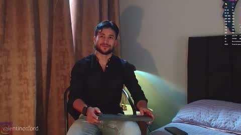 Snapshot of valentinoford chatting on 09-10-25, 08:42 Valentino online show from 09-10-25, 08:42