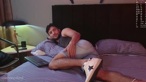 Snapshot of valentinoford chatting on 09-18-25, 06:32 Valentino online show from 09-18-25, 06:32