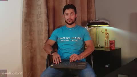 Snapshot of valentinoford chatting on 10-22-25, 07:46 Valentino online show from 10-22-25, 07:46