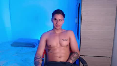 Snapshot of valentinosex_1 chatting on 09-23-25, 01:08 VALENTINO online show from 09-23-25, 01:08