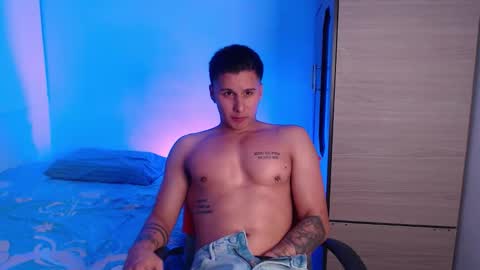 Snapshot of valentinosex_1 chatting on 09-28-25, 02:28 VALENTINO online show from 09-28-25, 02:28