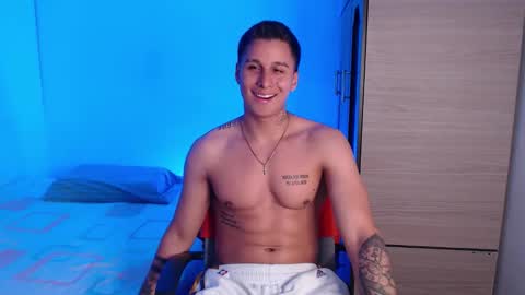 Snapshot of valentinosex_1 chatting on 10-18-25, 12:13 VALENTINO online show from 10-18-25, 12:13
