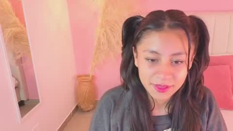 Snapshot of valeria__torres chatting on 06-19-26, 11:14 Valeria online show from 06-19-26, 11:14