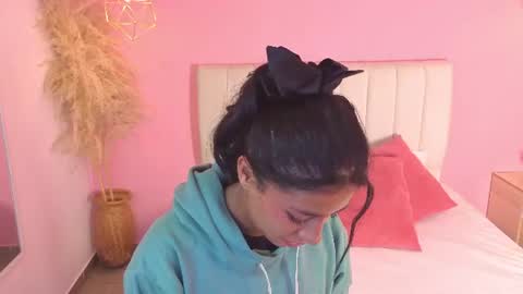 Snapshot of valeria__torres chatting on 07-16-26, 10:43 Valeria online show from 07-16-26, 10:43
