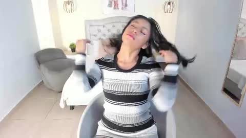 Snapshot of valeria__torres chatting on 07-31-26, 07:35 Valeria online show from 07-31-26, 07:35
