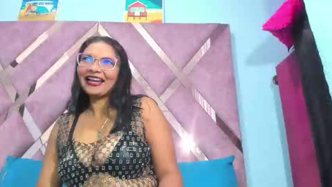 Snapshot of valeria_gil_ chatting on 01-12-26, 02:17 valeria_gil_ online show from 01-12-26, 02:17