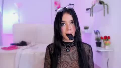 Snapshot of valeria_goss chatting on 06-14-26, 02:24 Valeria Londoo online show from 06-14-26, 02:24