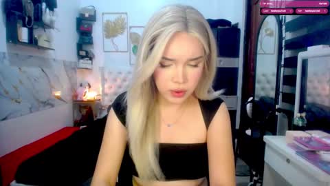 Snapshot of valeria_nikia chatting on 10-05-25, 10:35 VALERIA online show from 10-05-25, 10:35