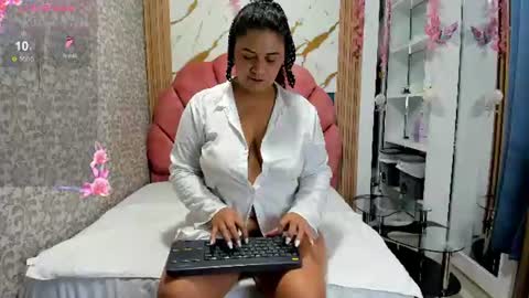 Snapshot of valeria_rivera1 chatting on 07-21-26, 12:18 Costume lover online show from 07-21-26, 12:18