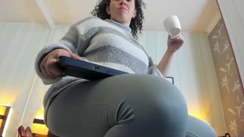 Snapshot of valeriaa_soler chatting on 01-27-25, 12:37 Valeria online show from 01-27-25, 12:37
