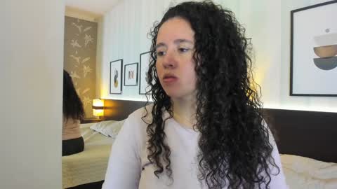 Snapshot of valeriaa_soler chatting on 02-01-25, 11:43 Valeria online show from 02-01-25, 11:43
