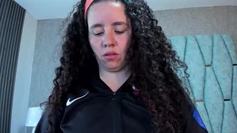 Snapshot of valeriaa_soler chatting on 09-16-25, 12:28 Valeria online show from 09-16-25, 12:28