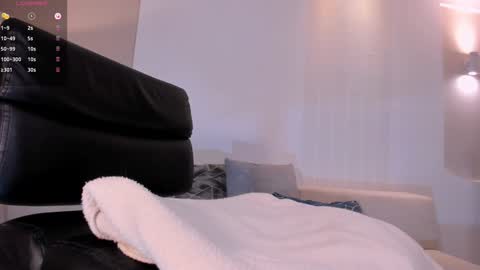 Snapshot of valeriariverax chatting on 01-19-25, 08:19 Valeria online show from 01-19-25, 08:19
