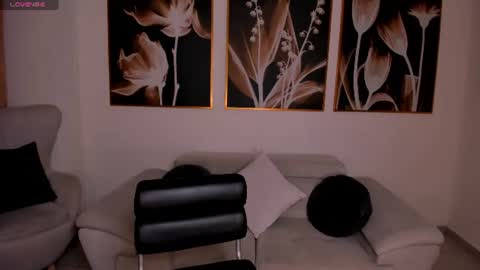 Snapshot of valeriaroldanx chatting on 06-21-26, 04:53 Valeria online show from 06-21-26, 04:53