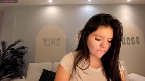 Snapshot of valeriaroldanx chatting on 06-22-26, 11:40 Valeria online show from 06-22-26, 11:40