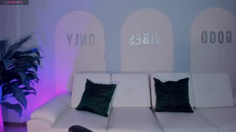 Snapshot of valeriaroldanx chatting on 06-25-26, 11:37 Valeria online show from 06-25-26, 11:37