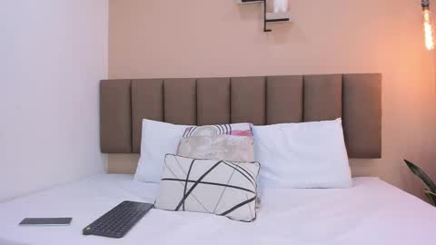 Snapshot of valeriasmith_17 chatting on 02-14-26, 12:02 Valeria online show from 02-14-26, 12:02