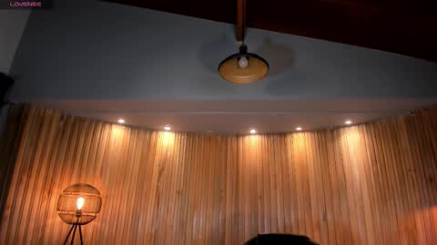 Snapshot of valeriavelvet chatting on 10-03-25, 12:02 Vale online show from 10-03-25, 12:02
