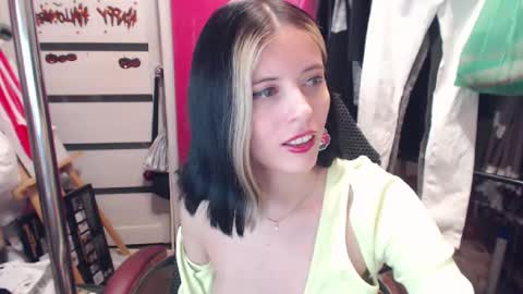 ValeriaXKiss online show from 12-17-24, 10:00