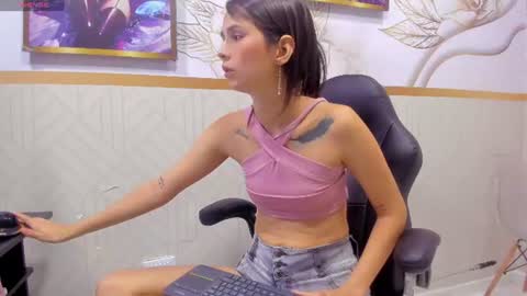 Snapshot of valerie__skinny chatting on 06-13-26, 03:48 valeri online show from 06-13-26, 03:48