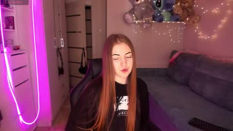 Snapshot of valerie_cutee chatting on 03-12-26, 11:27 Lera online show from 03-12-26, 11:27