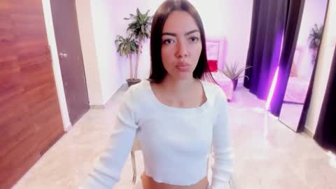 Snapshot of valerie_fox19 chatting on 10-14-25, 02:51 Valerie fox online show from 10-14-25, 02:51