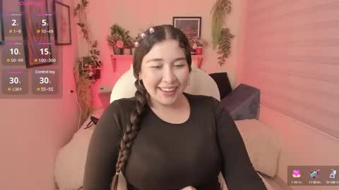 Snapshot of valerie_perez chatting on 12-14-24, 12:11 vale online show from 12-14-24, 12:11