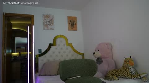 valeriecollinss_ online show from 06-17-26, 03:53