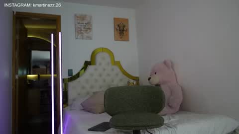 valeriecollinss_ online show from 06-17-26, 08:54