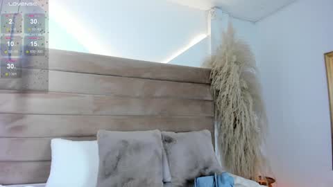 Snapshot of valeriediazx chatting on 12-19-24, 12:01 valeri online show from 12-19-24, 12:01