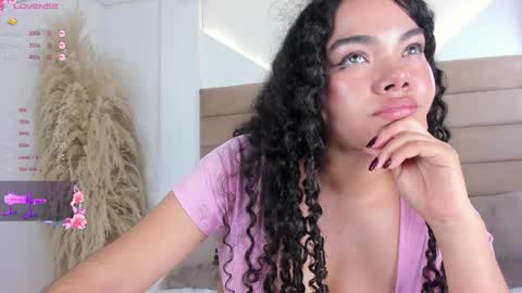 Snapshot of valeriediazx chatting on 01-15-25, 03:07 valeri online show from 01-15-25, 03:07