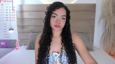 Snapshot of valeriediazx chatting on 02-08-25, 12:06 valeri online show from 02-08-25, 12:06