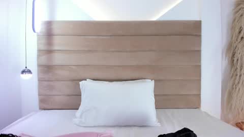 Snapshot of valeriediazx chatting on 02-10-25, 11:57 valeri online show from 02-10-25, 11:57