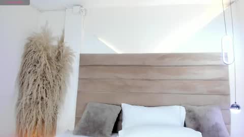 Snapshot of valeriediazx chatting on 09-24-25, 12:19 valeri online show from 09-24-25, 12:19