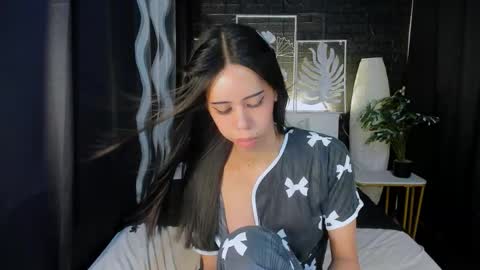 Snapshot of valerieriches chatting on 02-17-25, 02:48 Valerie online show from 02-17-25, 02:48