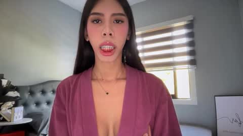 Snapshot of valerieriches chatting on 02-19-26, 04:41 Valerie online show from 02-19-26, 04:41