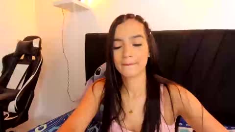 Snapshot of valeriie_pretty chatting on 02-04-25, 11:49 Vale online show from 02-04-25, 11:49