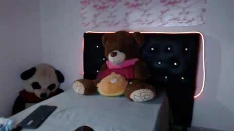 Snapshot of valeriie_pretty chatting on 04-07-26, 11:48 Vale online show from 04-07-26, 11:48