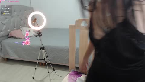 Snapshot of valery_alejo chatting on 12-19-24, 04:56 valeria online show from 12-19-24, 04:56