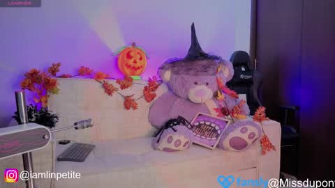 Snapshot of valery_dupont chatting on 10-30-25, 03:41 Valery Lin Dupont online show from 10-30-25, 03:41